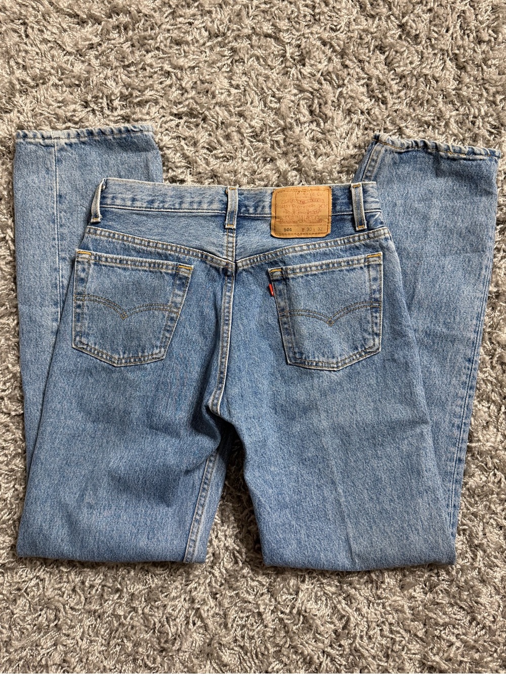 Levi 501 30x32 Fly Zipper Jeans
